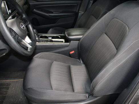 Used 2024 Nissan Altima 2.5 SV FWD image 16