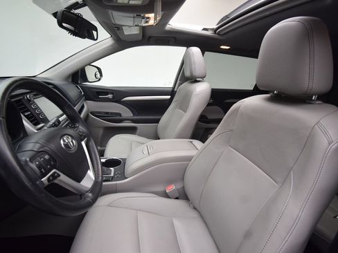Used 2015 Toyota Highlander XLE AWD/4WD image 12