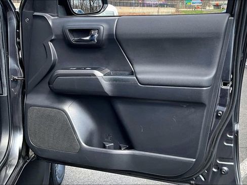 Used 2022 Toyota Tacoma TRD Sport w/ Technology Package image 29
