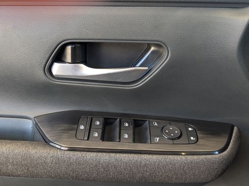 Used 2025 Nissan Kicks SV w/ SV Premium Package image 16