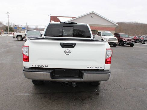 Used 2018 Nissan Titan SV image 4