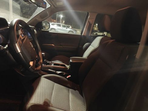 Used 2021 Toyota Tacoma SR5 w/ Trail Edition image 7