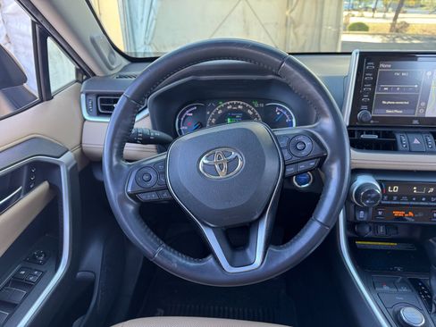 Certified 2020 Toyota RAV4 Limited image 9