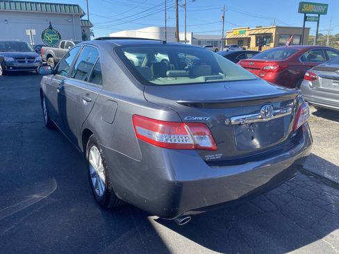Used 2011 Toyota Camry XLE image 5