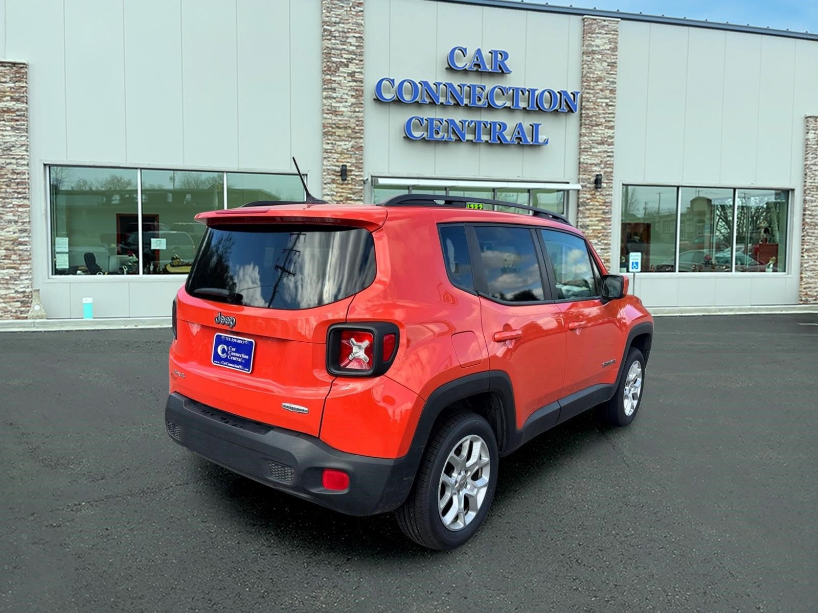 Used 2015 Jeep Renegade Latitude AWD/4WD image 4