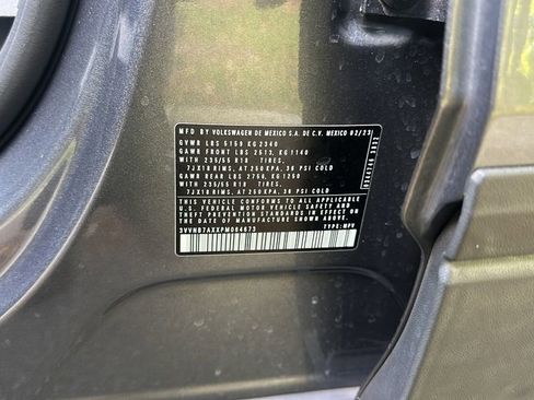 Used 2023 Volkswagen Tiguan SE w/ Panoramic Sunroof Package image 18