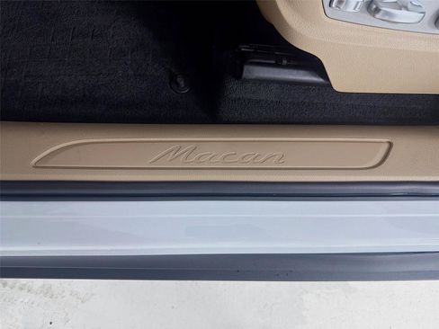 Certified 2023 Porsche Macan Turbo AWD/4WD image 8