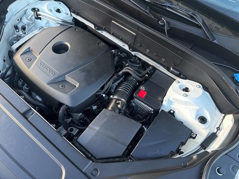 Used 2018 Volvo XC90 T6 Momentum w/ Convenience Package image 16