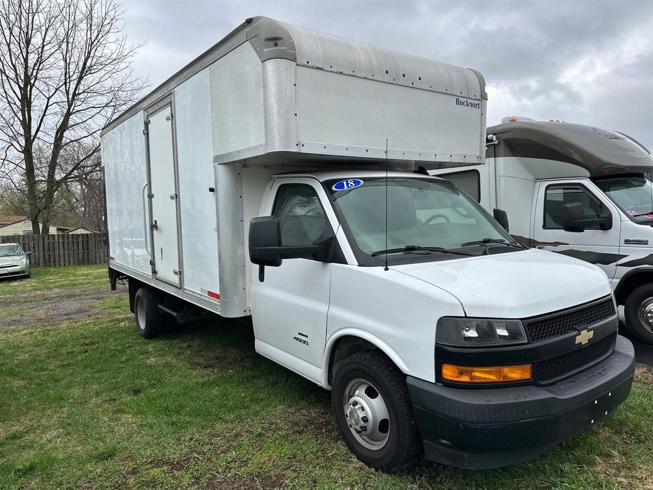 Used 2018 Chevrolet Express 4500 Extended w/ Driver Convenience Package RWD image 1