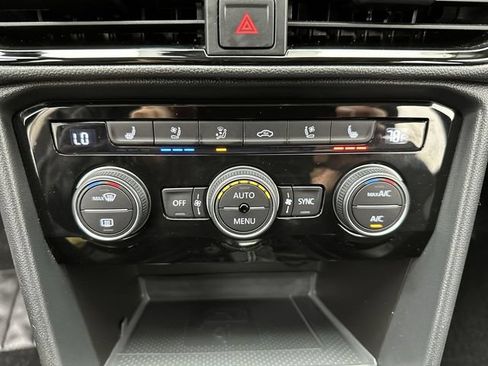 Used 2022 Volkswagen Taos SEL AWD/4WD image 19