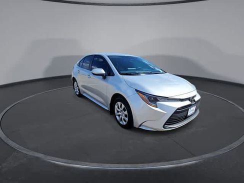 Used 2026 Toyota Corolla LE FWD image 2