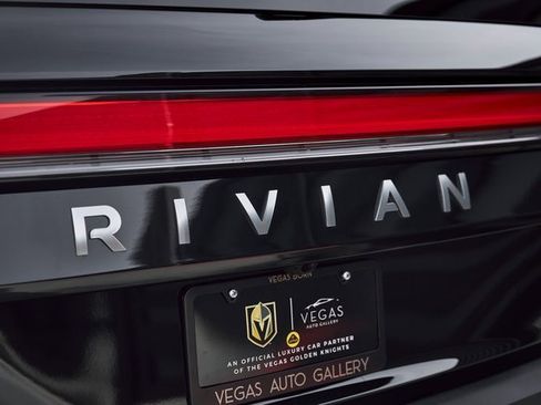 Used 2025 Rivian R1S Adventure image 10