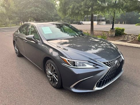 Used 2025 Lexus ES 300h w/ Luxury Package FWD image 5