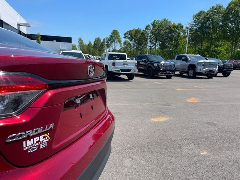 Used 2025 Toyota Corolla LE image 27