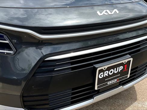 Used 2023 Kia Niro EX image 29