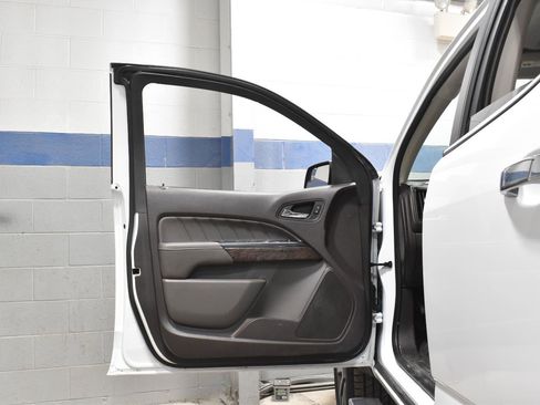 Used 2022 GMC Canyon Denali image 12