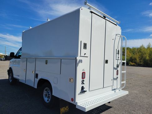 New 2025 GMC Savana 3500 w/ Power Convenience Package image 7