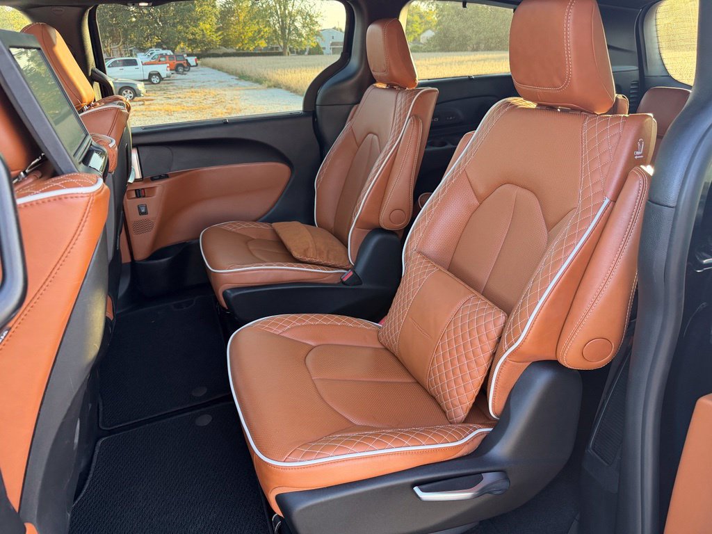 Used 2025 Chrysler Pacifica Pinnacle FWD image 21