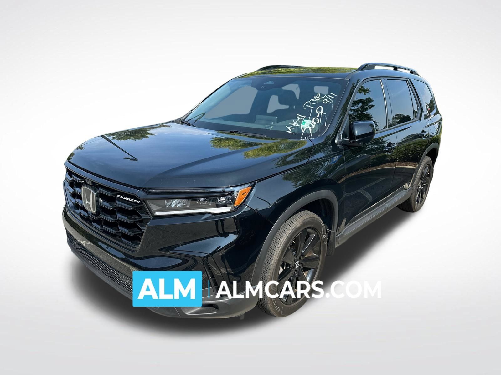 Used 2025 Honda Pilot Black Edition image 1