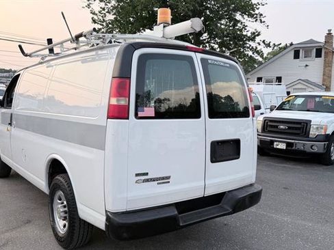 Used 2011 Chevrolet Express 2500 RWD image 3