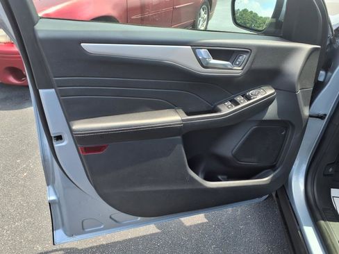 Used 2022 Ford Escape SEL image 5