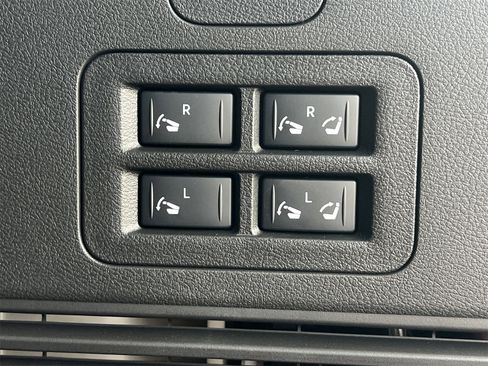 New 2025 Nissan Armada SL w/ Captain's Chari Seat Package image 27