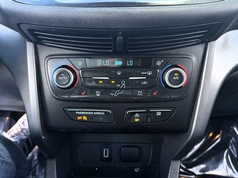 Used 2018 Ford Escape SE w/ SE Sync 3 Package FWD image 22