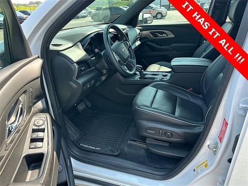 Used 2023 Chevrolet Traverse Premier image 11