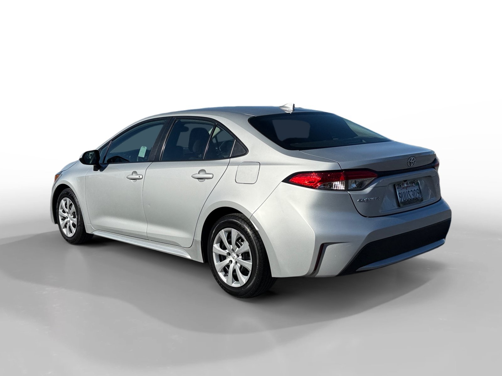Used 2022 Toyota Corolla LE FWD image 3