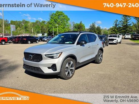 Used 2024 Volvo XC40 B5 Plus w/ Climate Package image 3