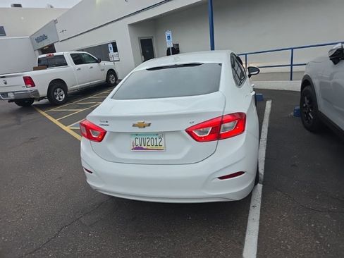 Used 2017 Chevrolet Cruze LT w/ Convenience Package image 4