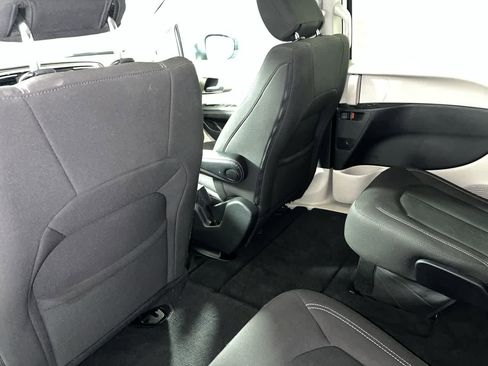 Used 2024 Chrysler Voyager LX image 23