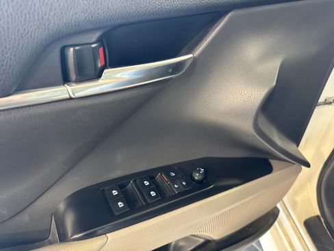 Used 2020 Toyota Camry LE FWD image 17