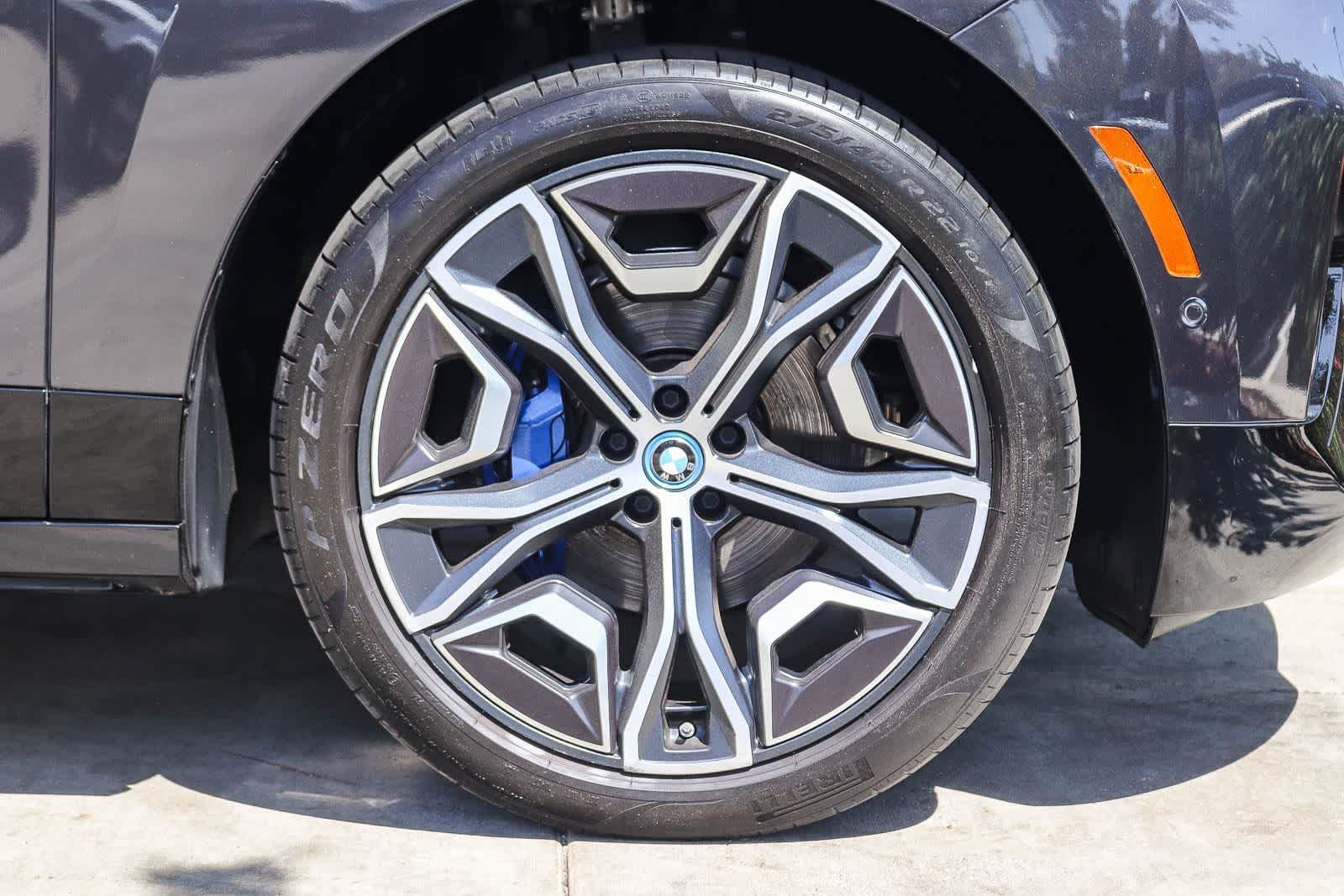 Used 2025 BMW iX xDrive50 w/ Premium Package AWD/4WD image 9