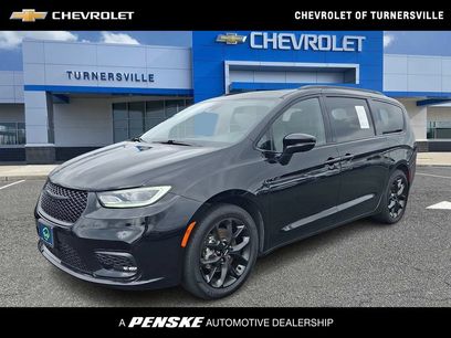 Used 2025 Chrysler Pacifica Limited