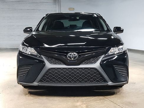 Used 2020 Toyota Camry SE image 2