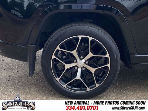 Used 2023 Jeep Grand Cherokee Summit AWD/4WD image 11