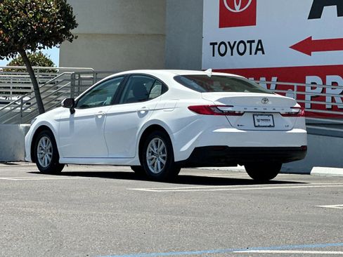 Used 2025 Toyota Camry LE FWD image 3