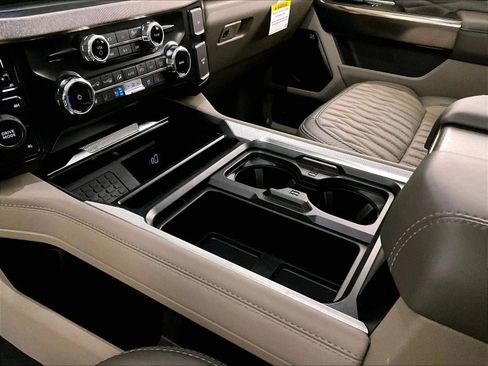 Certified 2025 Ford F450 Platinum w/ Platinum Plus Package AWD/4WD image 16