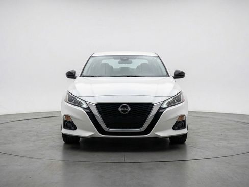 Used 2025 Nissan Altima 2.5 SV FWD image 2