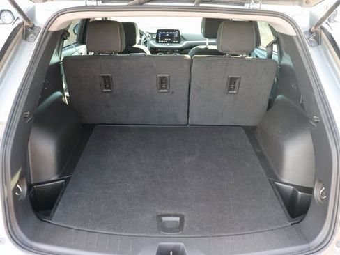 Used 2025 Chevrolet Blazer LT image 9