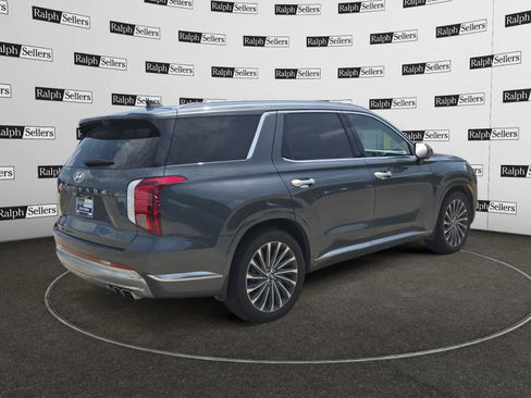 Used 2023 Hyundai Palisade Calligraphy w/ Winter Package FWD image 6