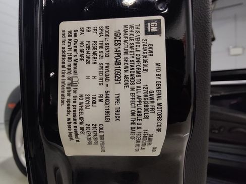 Used 2004 Chevrolet SSR w/ Preferred Equipment Group image 23