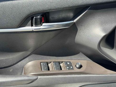 Used 2022 Toyota Camry SE FWD image 28
