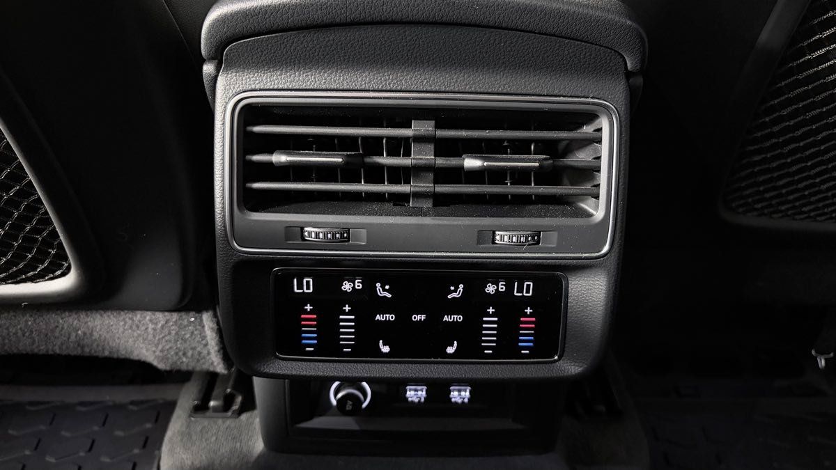 Used 2020 Audi Q7 3.0T Prestige w/ Prestige Package AWD/4WD image 36
