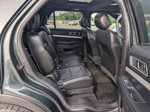 Used 2016 Ford Explorer XLT w/ Equipment Group 202A AWD/4WD image 11