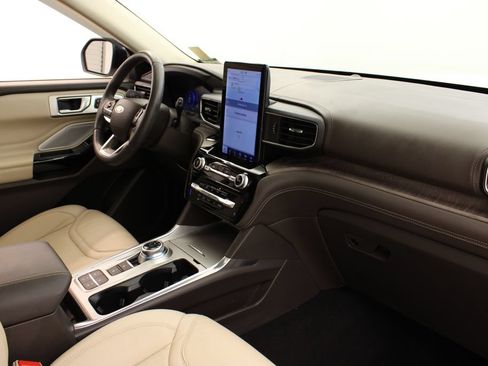 Used 2023 Ford Explorer Platinum w/ Premium Technology Package RWD image 27