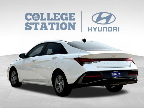 Used 2026 Hyundai Elantra SE FWD image 8