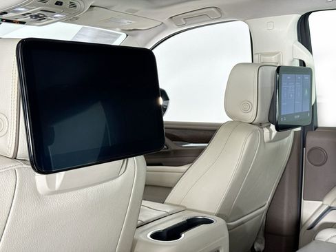 Used 2021 GMC Yukon Denali w/ Denali Premium Package image 23