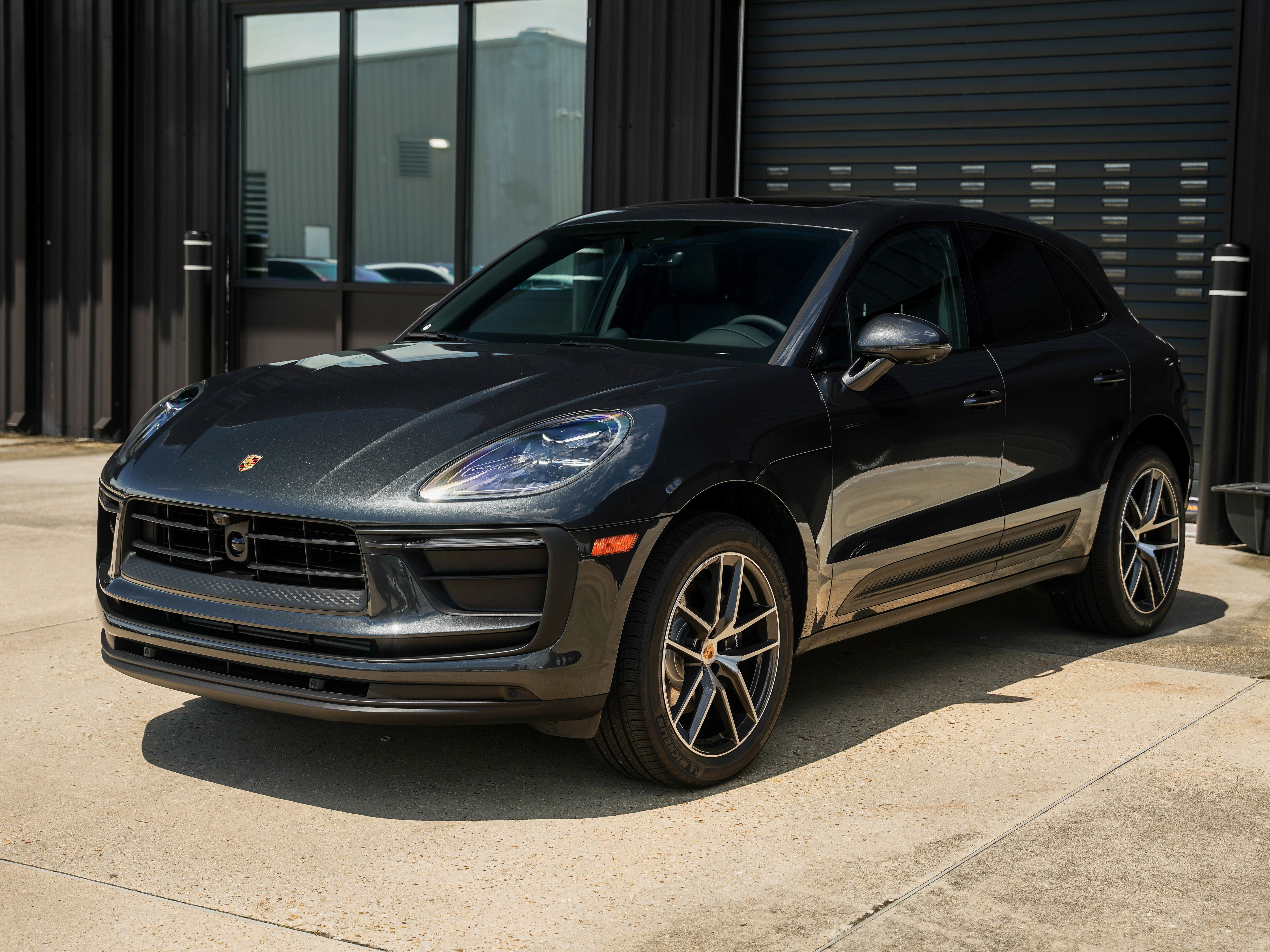 Certified 2026 Porsche Macan AWD/4WD image 8